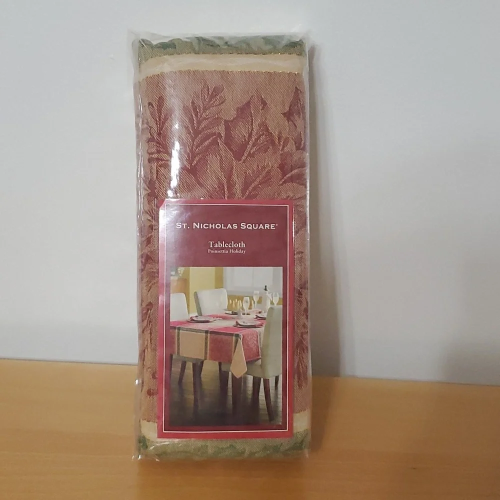 NWT ST. Nicholas Square Poinsettia Holiday Tablecloth Size 60